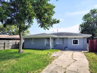 2821 1st Avenue N, Texas City, TX 77590