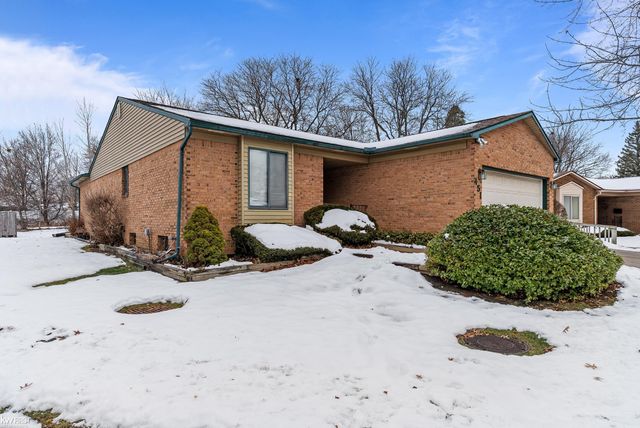 451 Sandehurst Drive, Grand Blanc, MI 48439