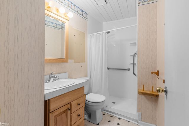 451 Sandehurst Drive, Grand Blanc, MI 48439