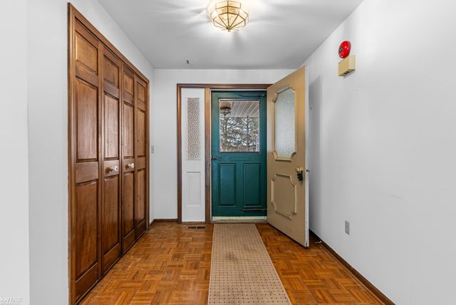 451 Sandehurst Drive, Grand Blanc, MI 48439