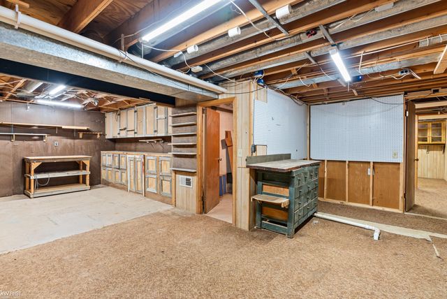 451 Sandehurst Drive, Grand Blanc, MI 48439