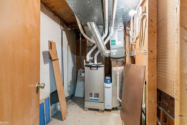 451 Sandehurst Drive, Grand Blanc, MI 48439