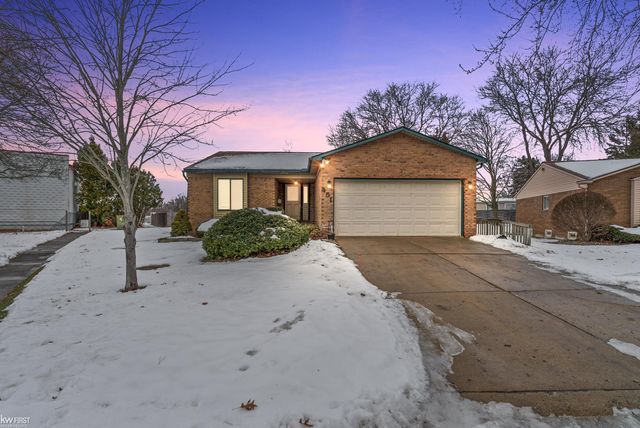 451 Sandehurst Drive, Grand Blanc, MI 48439