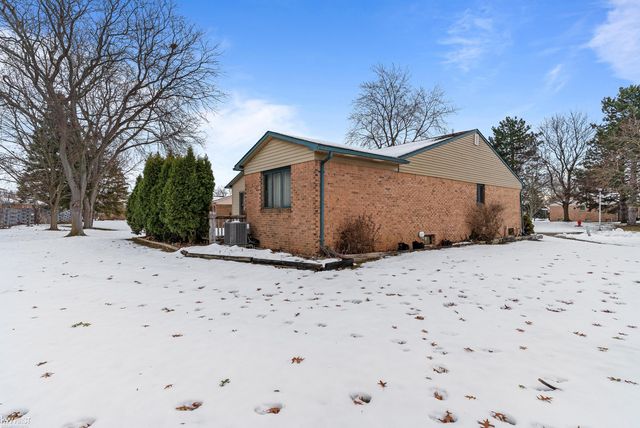 451 Sandehurst Drive, Grand Blanc, MI 48439