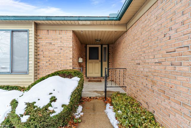 451 Sandehurst Drive, Grand Blanc, MI 48439