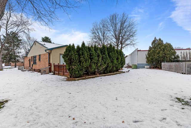 451 Sandehurst Drive, Grand Blanc, MI 48439