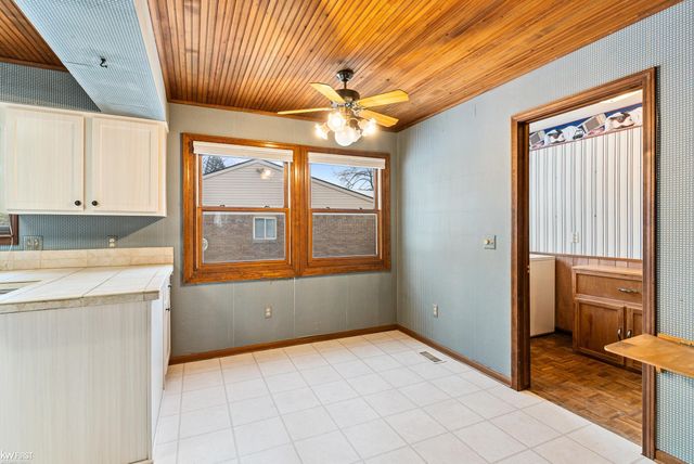 451 Sandehurst Drive, Grand Blanc, MI 48439