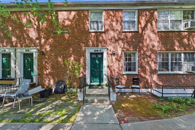 17 Fieldstone Drive 153, Hartsdale, NY 10530