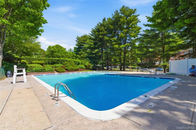 17 Fieldstone Drive 153, Hartsdale, NY 10530