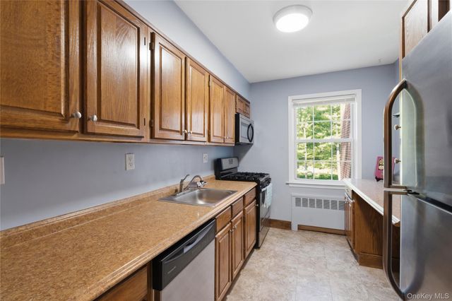 17 Fieldstone Drive 153, Hartsdale, NY 10530