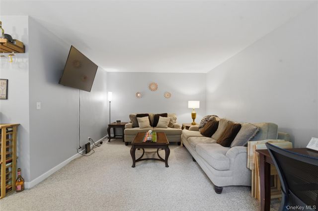 17 Fieldstone Drive 153, Hartsdale, NY 10530