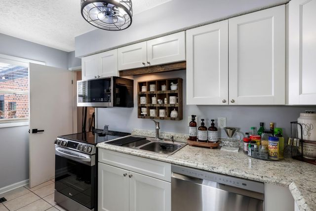 1545 E Choctaw Drive, London, OH 43140