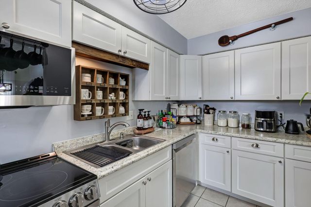 1545 E Choctaw Drive, London, OH 43140