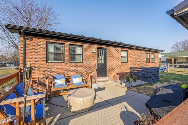 1545 E Choctaw Drive, London, OH 43140