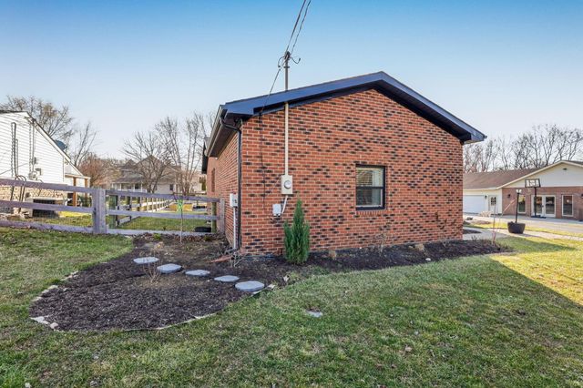 1545 E Choctaw Drive, London, OH 43140