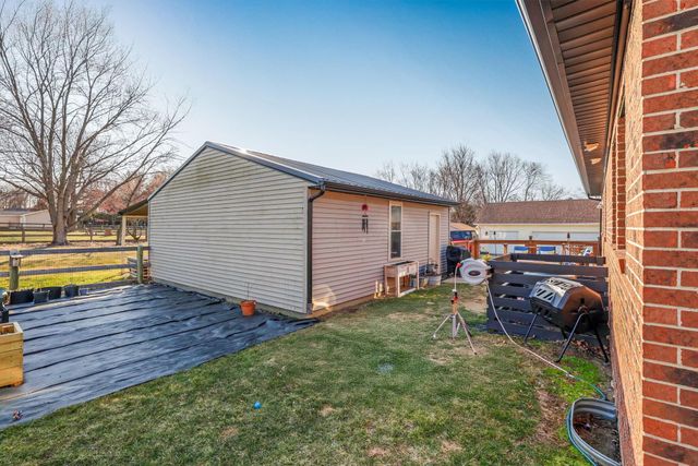 1545 E Choctaw Drive, London, OH 43140