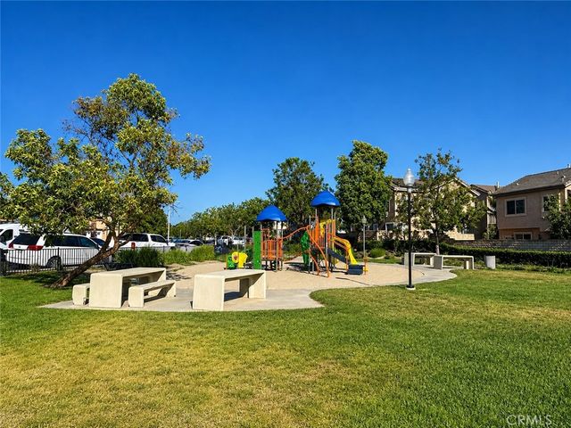 292 Edgemire Lane, Simi Valley, CA 93065