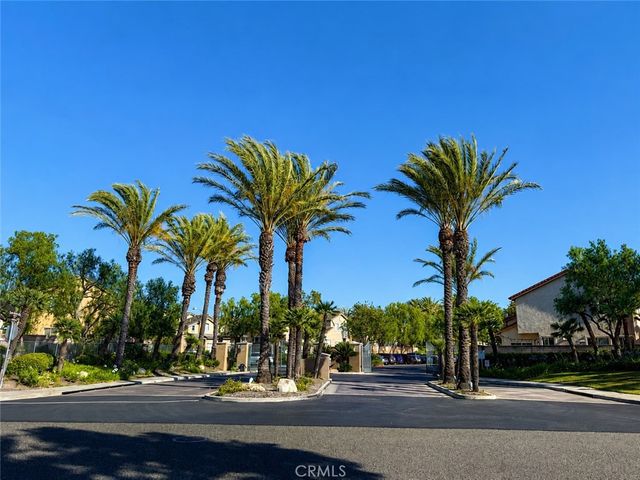 292 Edgemire Lane, Simi Valley, CA 93065