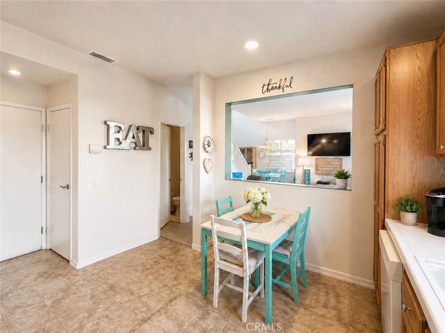 292 Edgemire Lane, Simi Valley, CA 93065