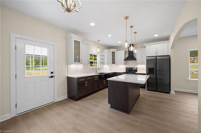 197 W Willow Street, Yadkinville, NC 27055