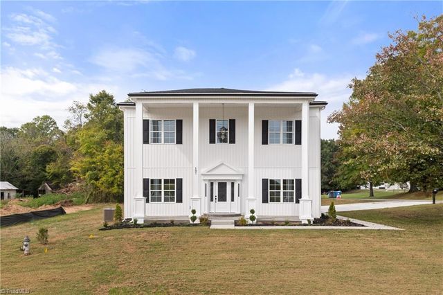 197 W Willow Street, Yadkinville, NC 27055