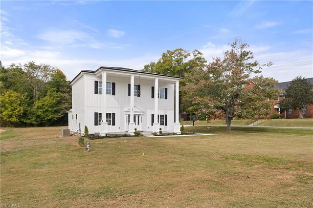 197 W Willow Street, Yadkinville, NC 27055