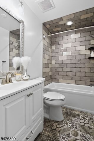 163 Myrtle Ave, Cedar Grove Twp., NJ 07009