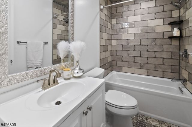 163 Myrtle Ave, Cedar Grove Twp., NJ 07009