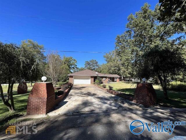 216 Iris Drive, Centre, AL 35960