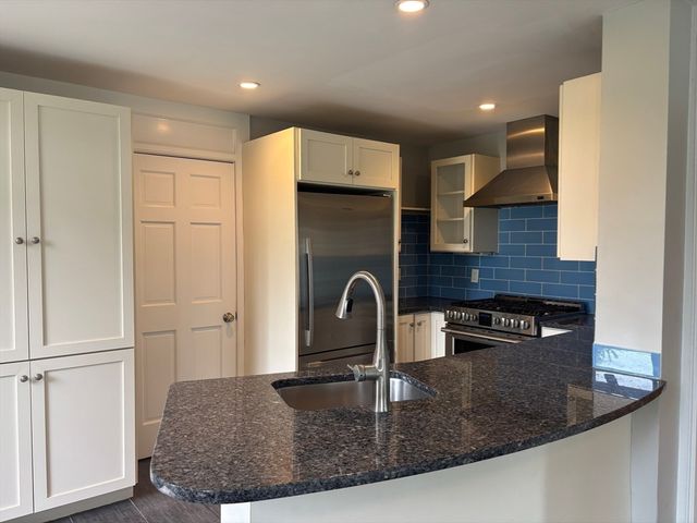 4 Margin St A, Cohasset, MA 02025