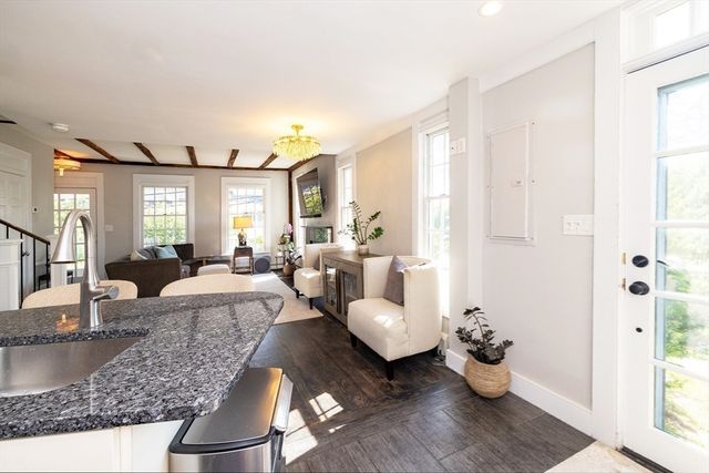 4 Margin St A, Cohasset, MA 02025