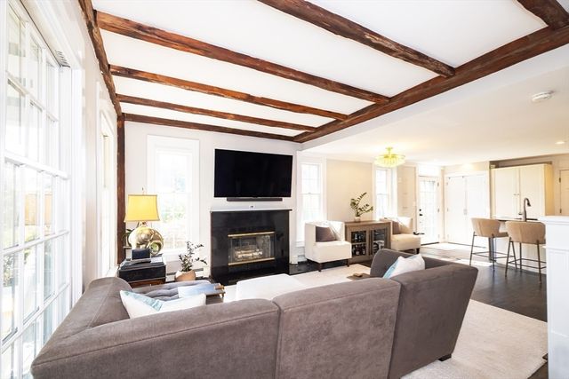 4 Margin St A, Cohasset, MA 02025