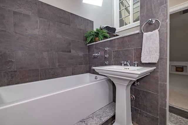 4 Margin St A, Cohasset, MA 02025