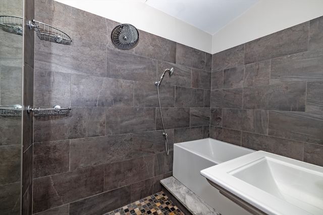 4 Margin St A, Cohasset, MA 02025