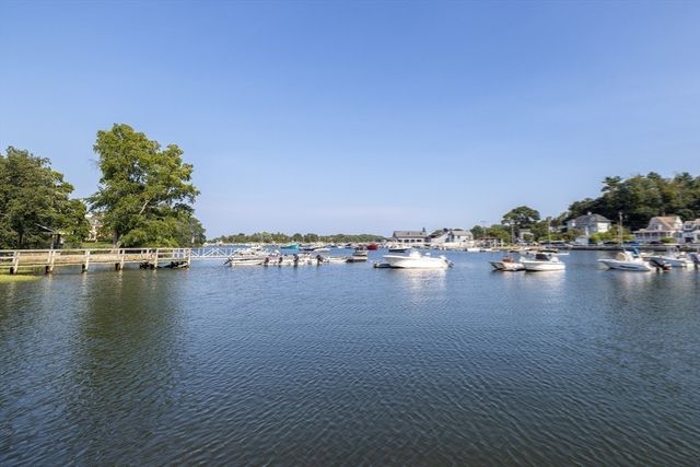 4 Margin St A, Cohasset, MA 02025