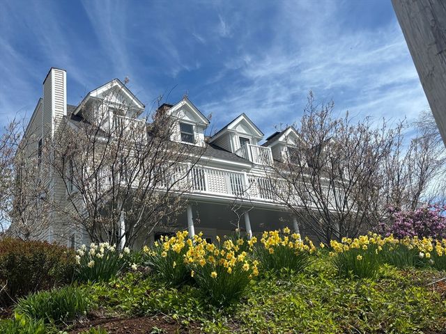 4 Margin St A, Cohasset, MA 02025