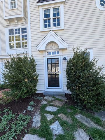 4 Margin St A, Cohasset, MA 02025