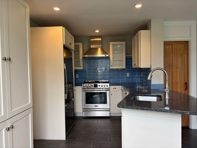 4 Margin St A, Cohasset, MA 02025