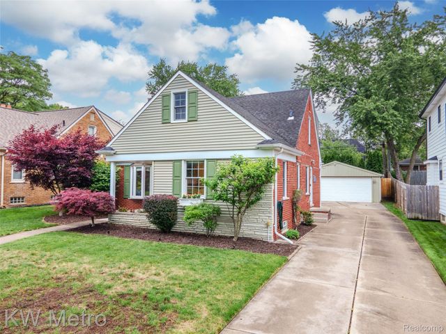 2120 VINSETTA Boulevard, Royal Oak, MI 48073