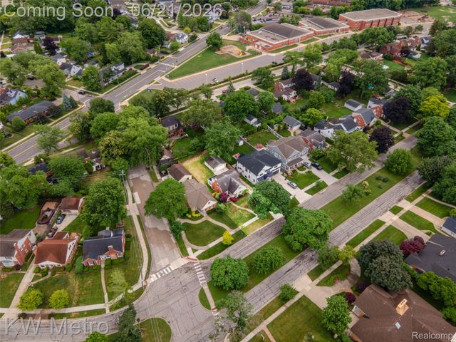 2120 VINSETTA Boulevard, Royal Oak, MI 48073