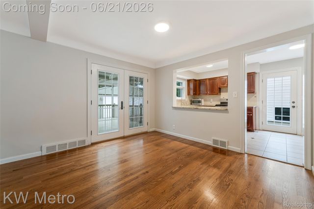 2120 VINSETTA Boulevard, Royal Oak, MI 48073