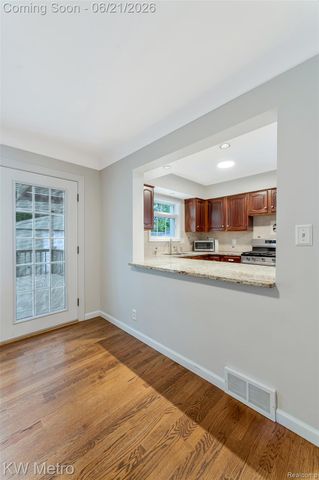 2120 VINSETTA Boulevard, Royal Oak, MI 48073