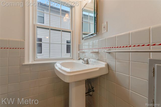 2120 VINSETTA Boulevard, Royal Oak, MI 48073
