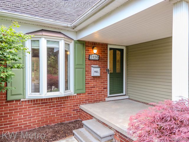 2120 VINSETTA Boulevard, Royal Oak, MI 48073