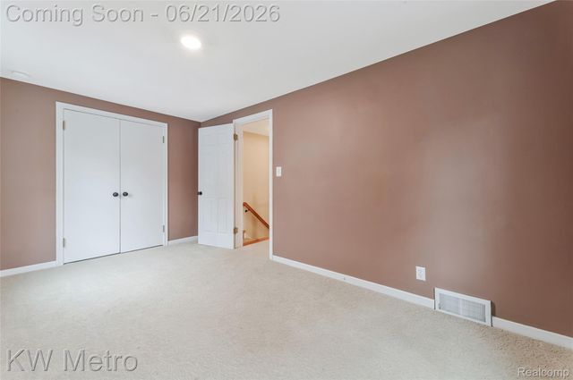 2120 VINSETTA Boulevard, Royal Oak, MI 48073