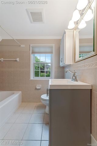 2120 VINSETTA Boulevard, Royal Oak, MI 48073
