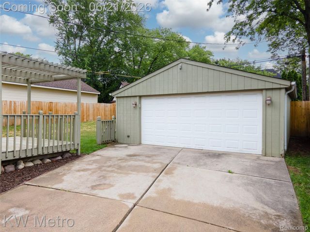 2120 VINSETTA Boulevard, Royal Oak, MI 48073