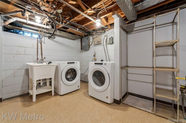 2120 VINSETTA Boulevard, Royal Oak, MI 48073