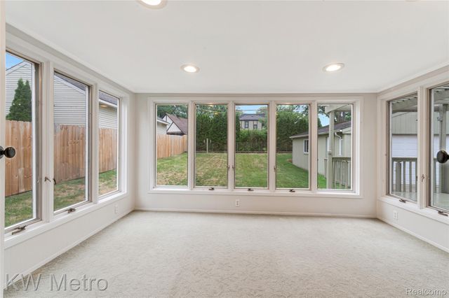2120 VINSETTA Boulevard, Royal Oak, MI 48073
