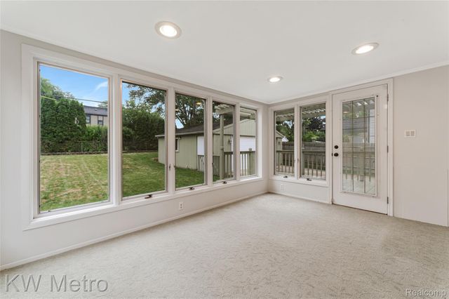 2120 VINSETTA Boulevard, Royal Oak, MI 48073